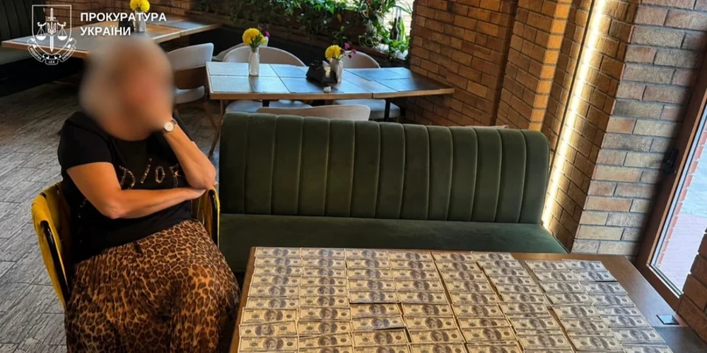 У Києві викладачка отримала підозру: обіцяла вступ за «10 кг смородини»