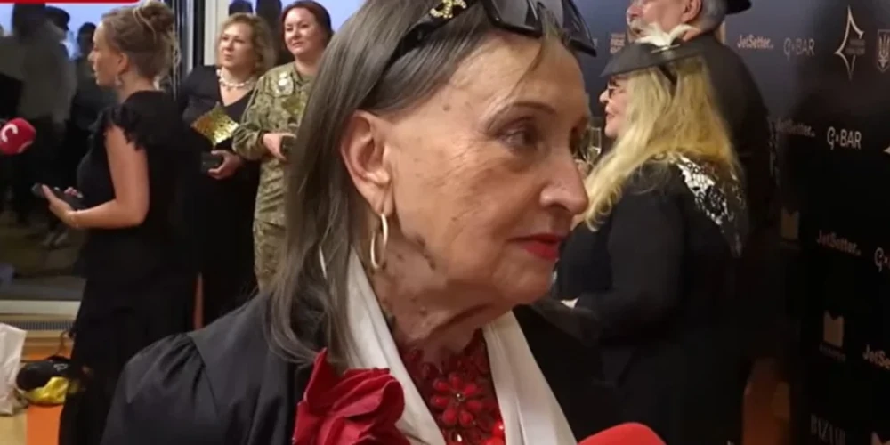Лариса Кадочникова, кадр з інтерв'ю проєкту «Наодинці з Гламуром»