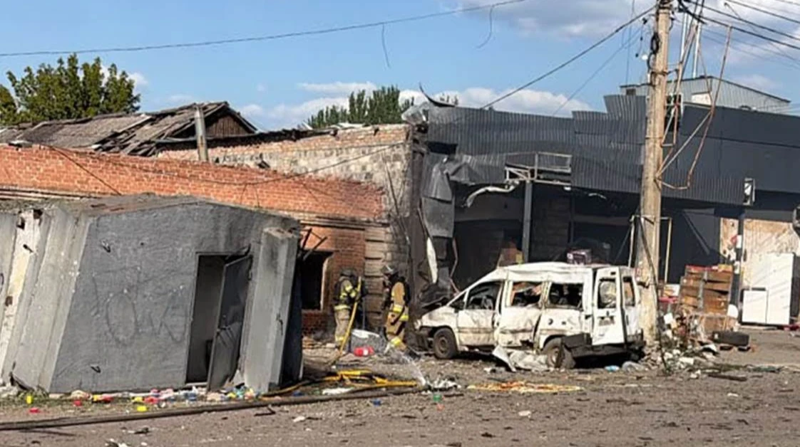 Пошкоджене приміщення третього відділення «Нової пошти» в Краматорську після удару БпЛА 16 серпня 2026 року