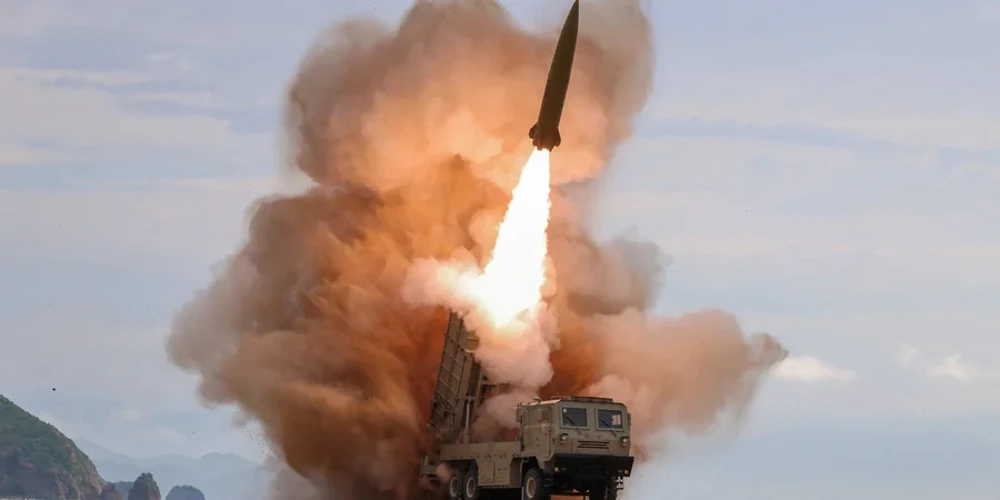 Запуск балістичної ракети КНДР (архівне фото KCNA через REUTERS, 25 червня)